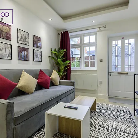 Redwood Stays: Corporate Town Center Apartment with Free Parking Aldershot Exterior photo