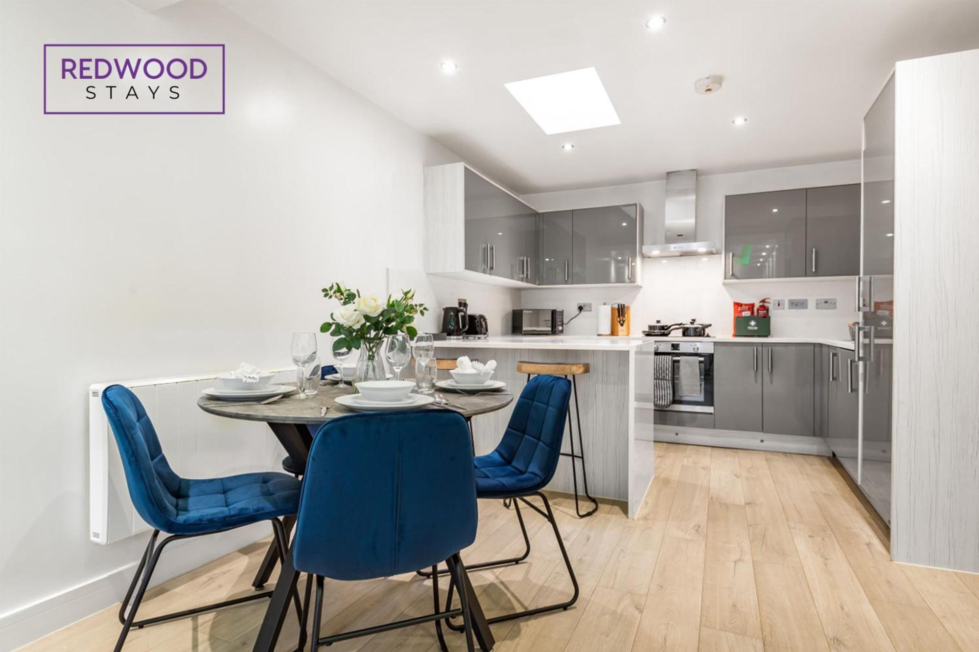 Apartment Redwood Stays: Corporate Town Center With Free Parking *