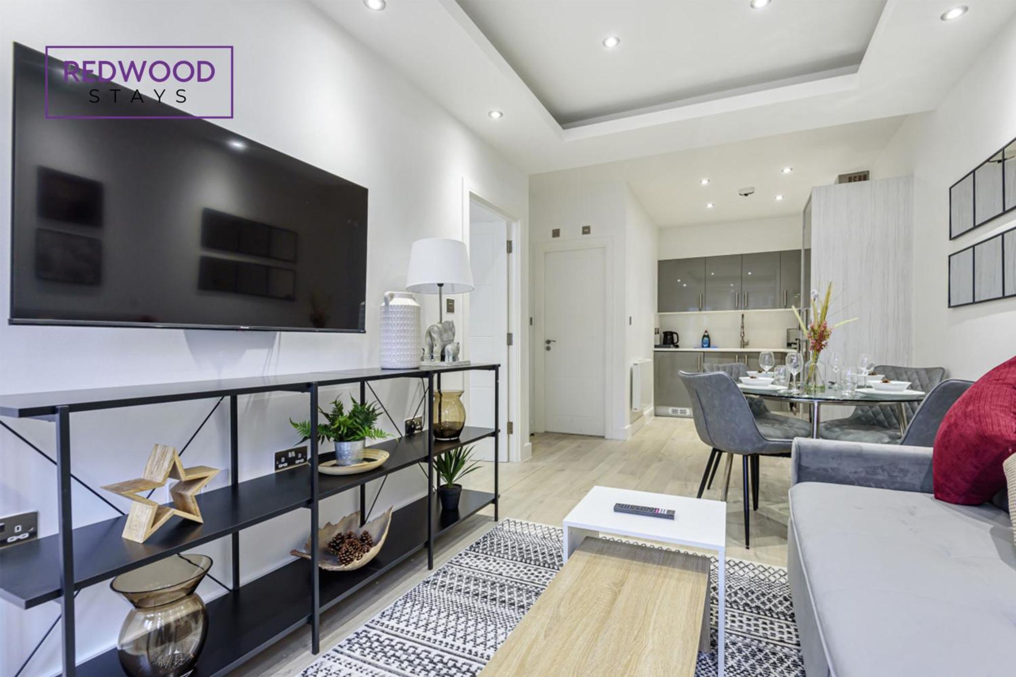 Redwood Stays: Corporate Town Center With Free Parking * Aldershot