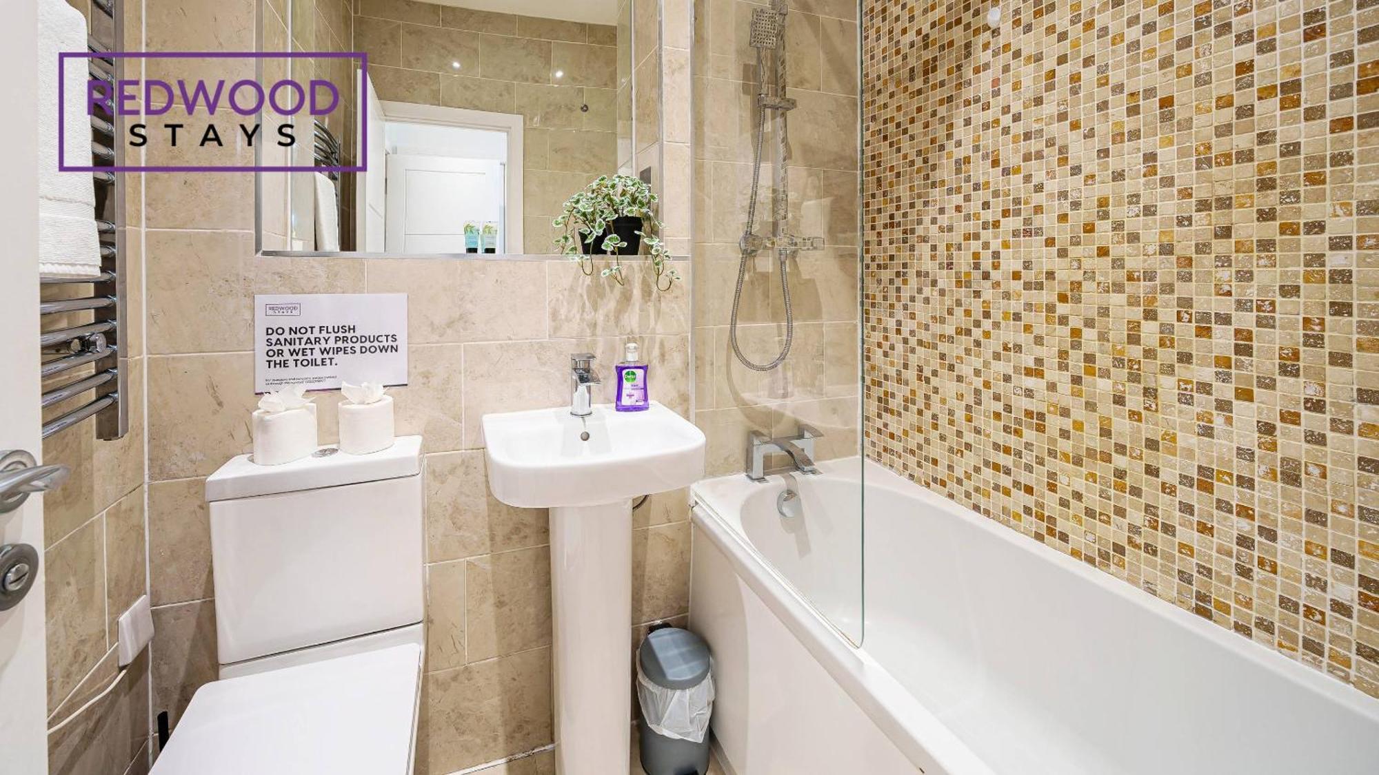 Redwood Stays: Corporate Town Center With Free Parking * Aldershot